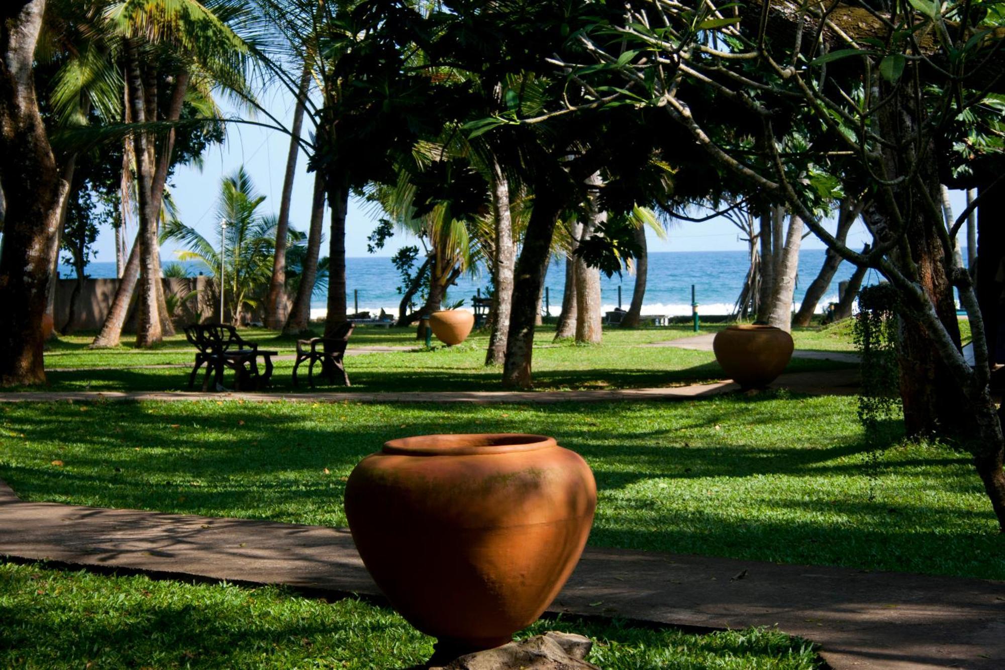 Mawella Beach Resort Tangalle Exterior foto